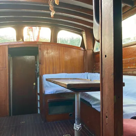 Botel Old Boat *