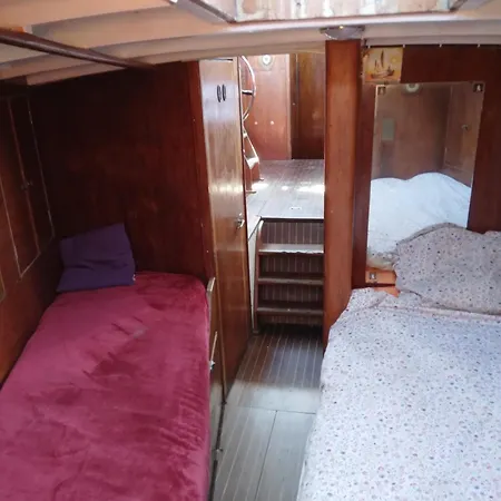 Hotel na wodzie Old Boat *
